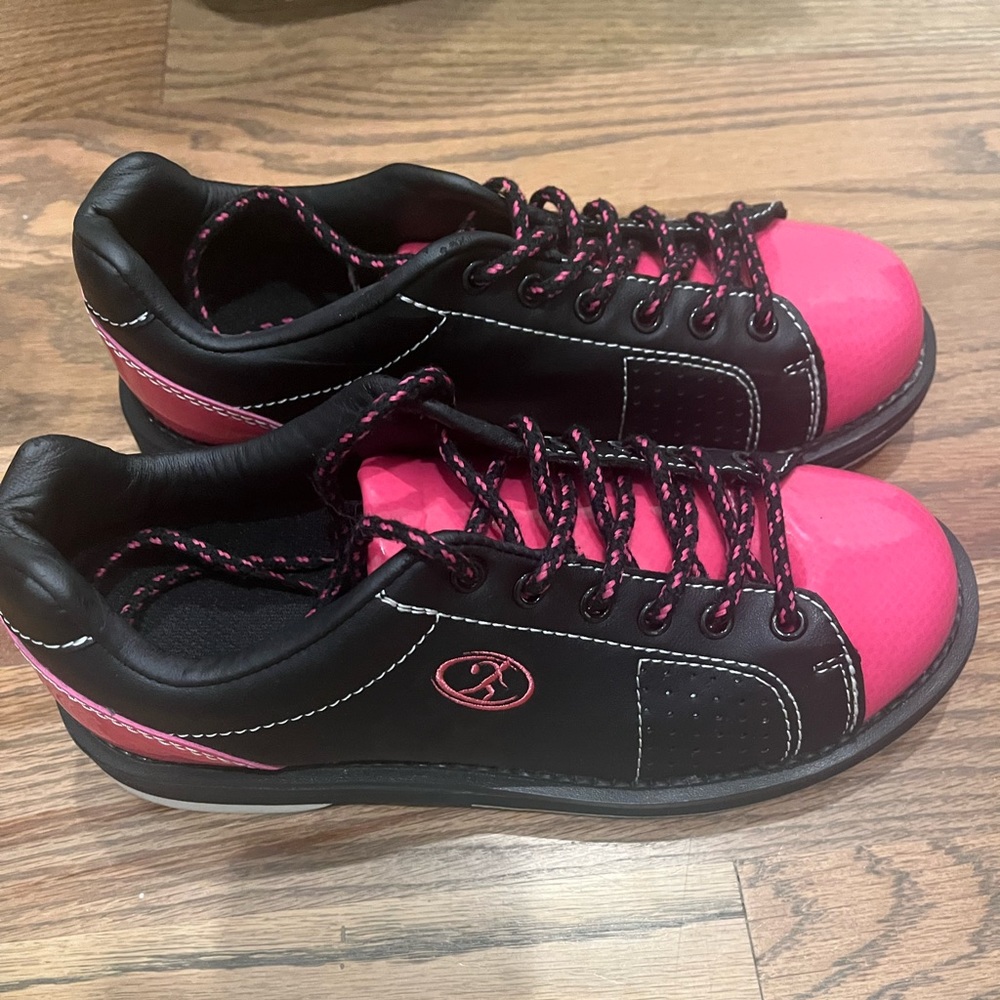 Elite Women’s Bowling Shoes